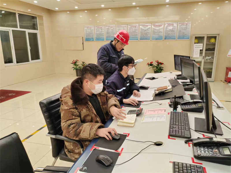 神木分公司天津华苑制粉中心:制粉工人的夜3.png 神木分公司天津华苑制粉中心:制粉工人的夜3.png